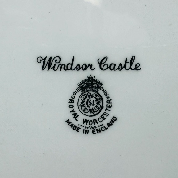 Royal Worcester Large Windsor Castle Sketch Decorative Plate Bone China England - Picture 4 of 5